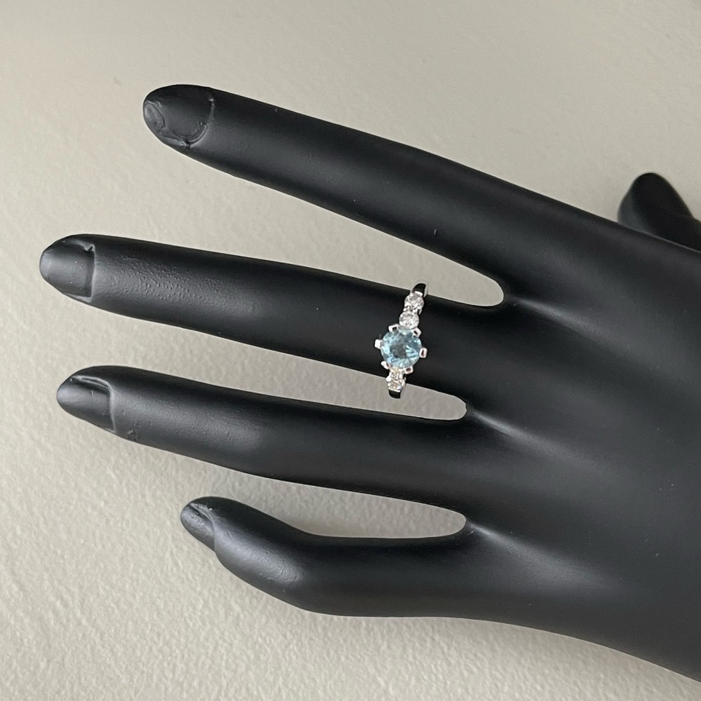 Genuine aquamarine and natural earth mined diamonds set in 14K solid white gold. - Picture 5 of 16